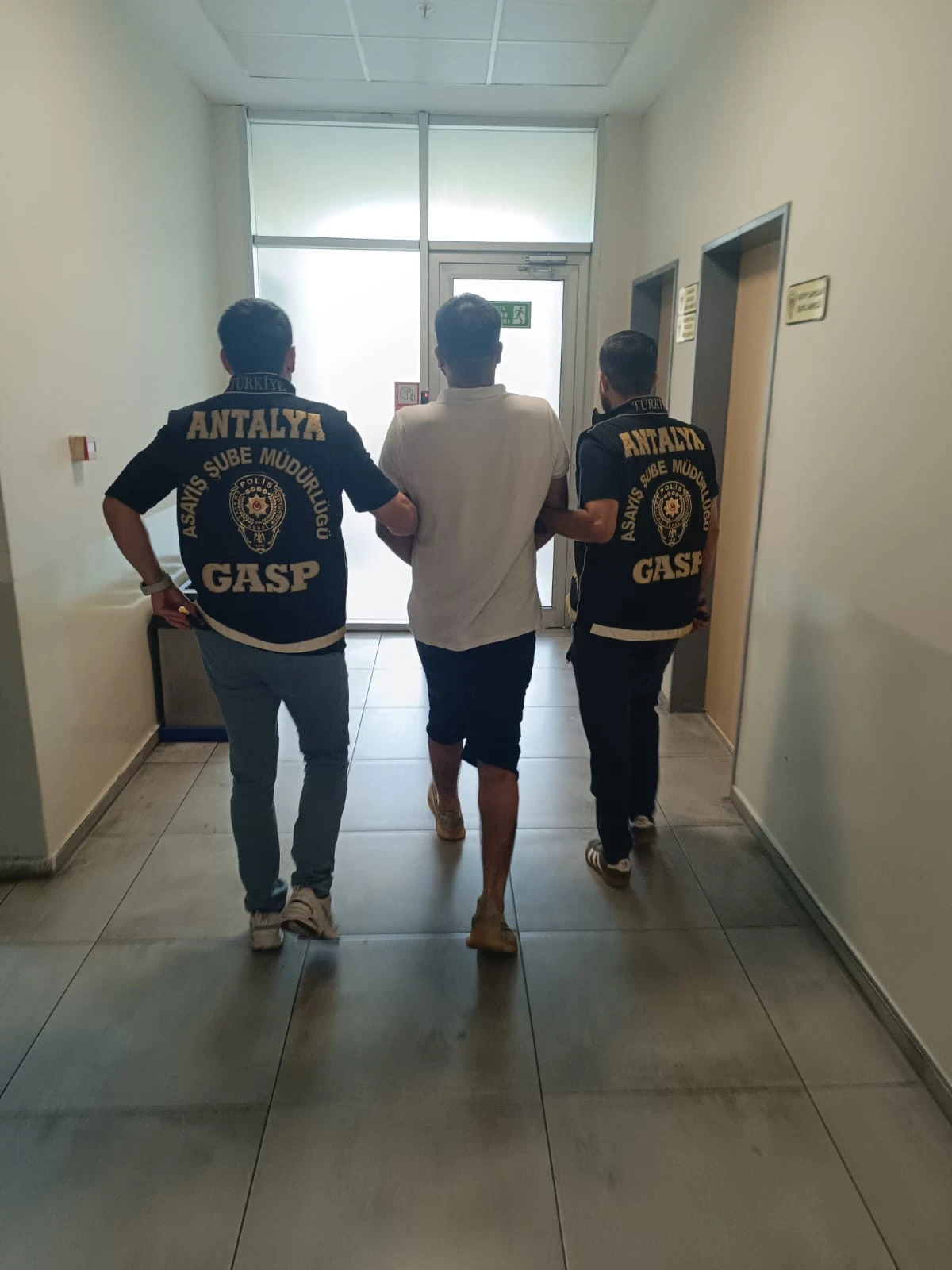 AKSU'DA KUNDAKÇILAR TUTUKLANDI