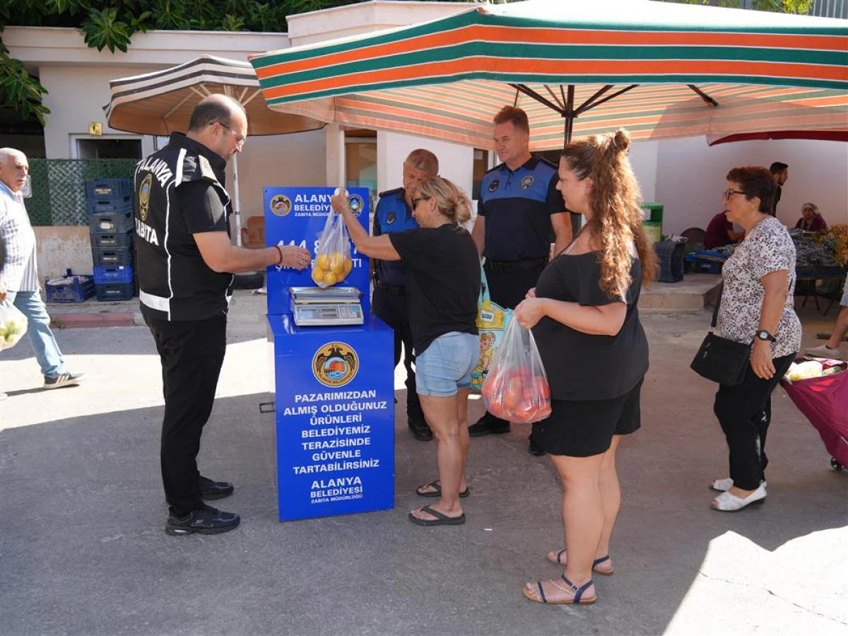 ALANYA BELEDİYESİ PAZARLARDA 'G&Uuml;VEN TERAZİSİ' UYGULAMASINI BAŞLATTI