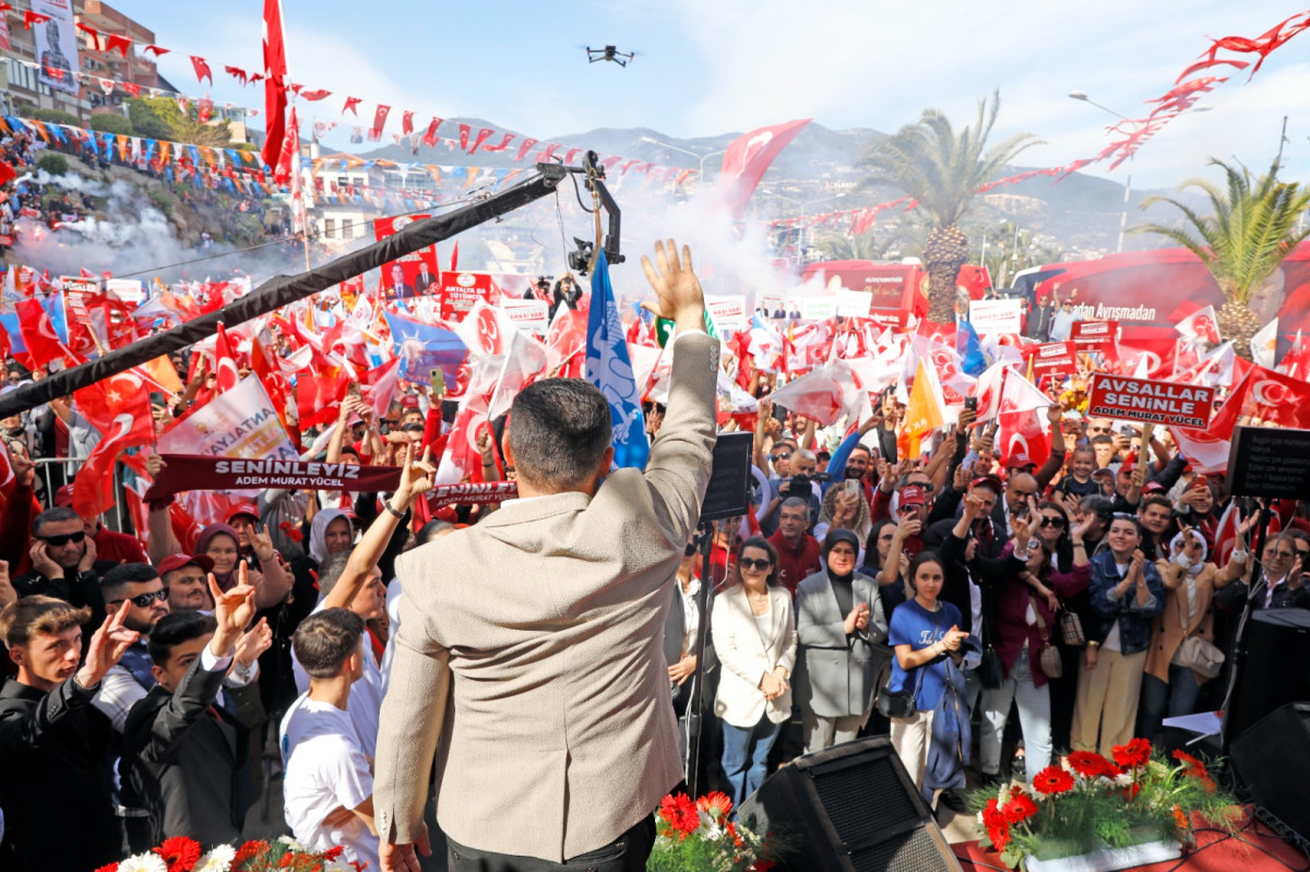 ALANYA MEYDANLARA SIĞMADI