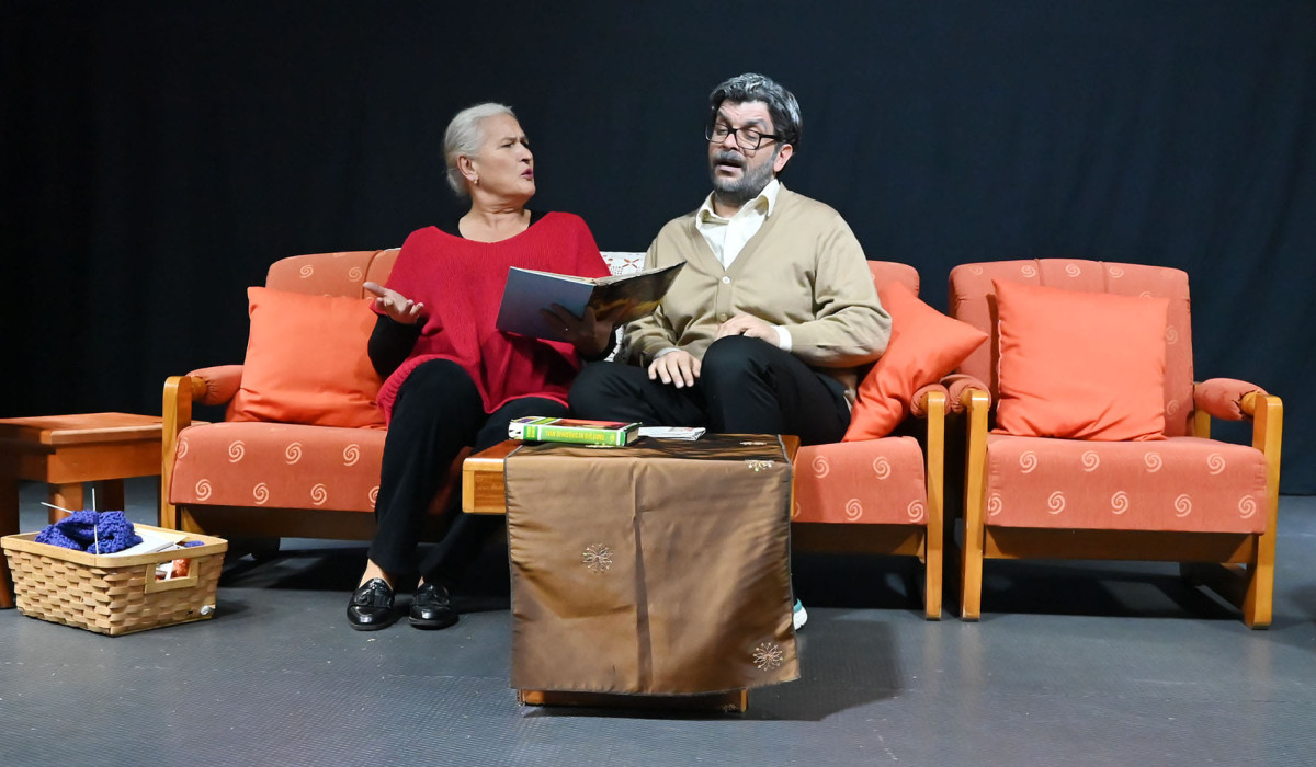 ASLA GEÇ DEĞİL SAHNE ALIYOR..