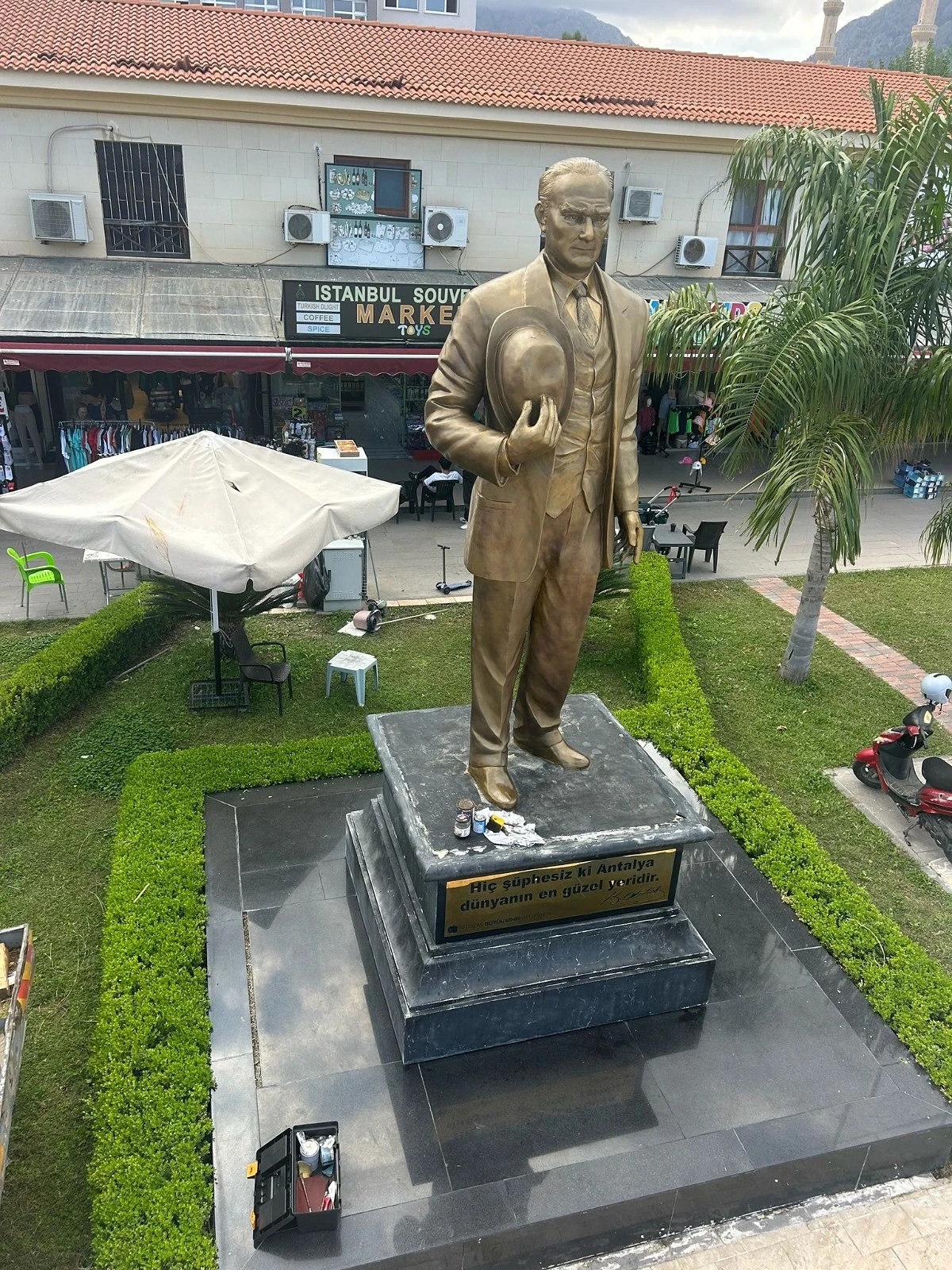 Atatürk heykeli restore edildi