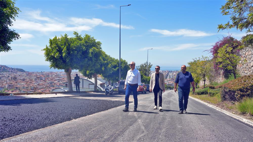 BAŞKAN ÖZÇELİK TERAS’TAKİ ASFALT ÇALIŞMASINI YERİNDE İNCELEDİ