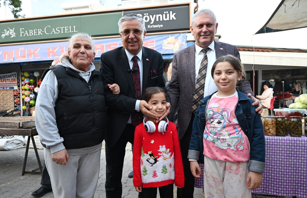 Başkan Topaloğlu'ndan pazar esnafına ziyaret