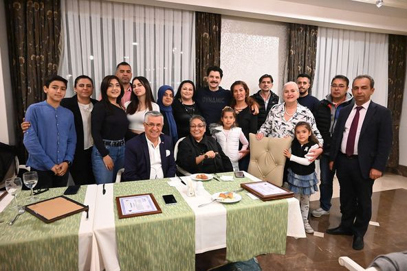 BAŞKANDAN TİYATROCULARA İFTAR