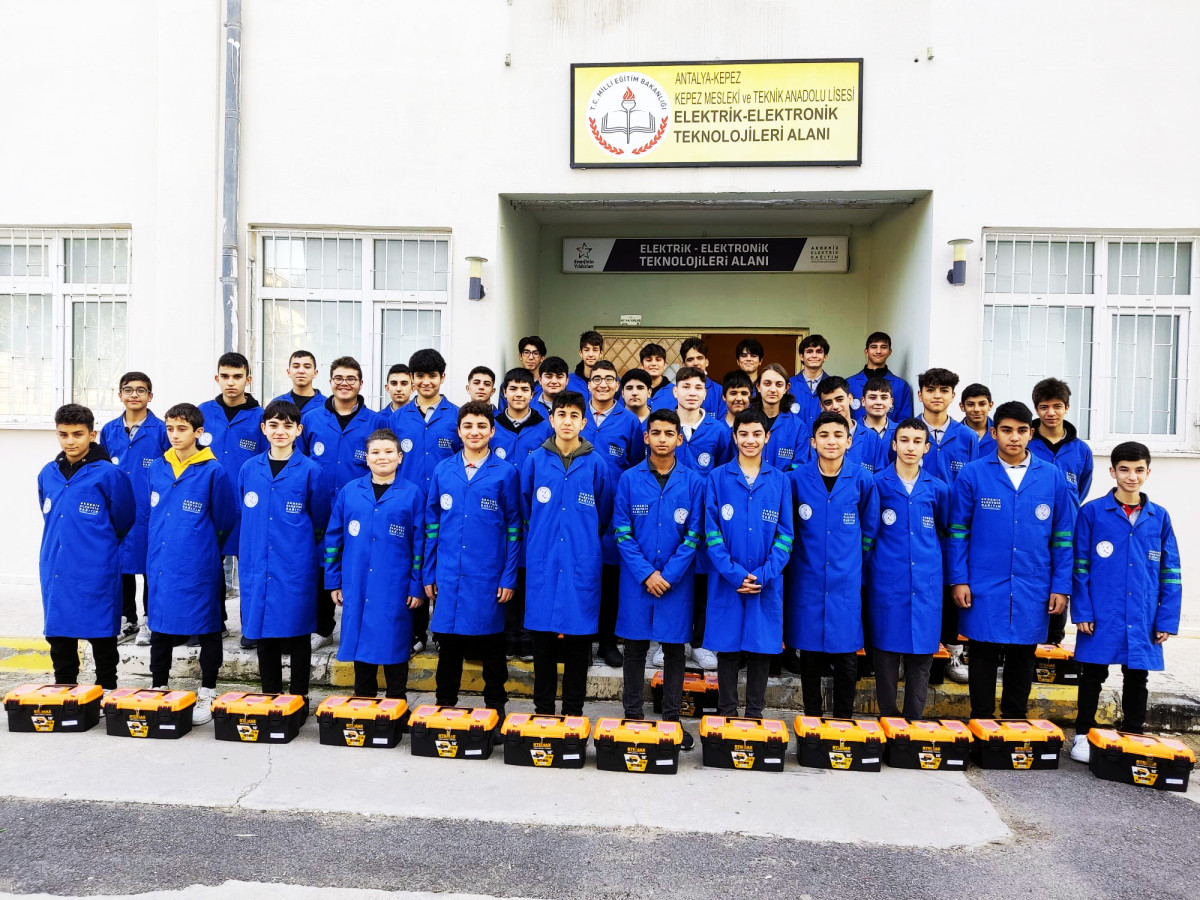 BEDAŞ, AEDAŞ VE ÇEDAŞ, SEKTÖRÜN NİTELİKLİ ELEMAN İHTİYACINA DESTEK VERİYOR