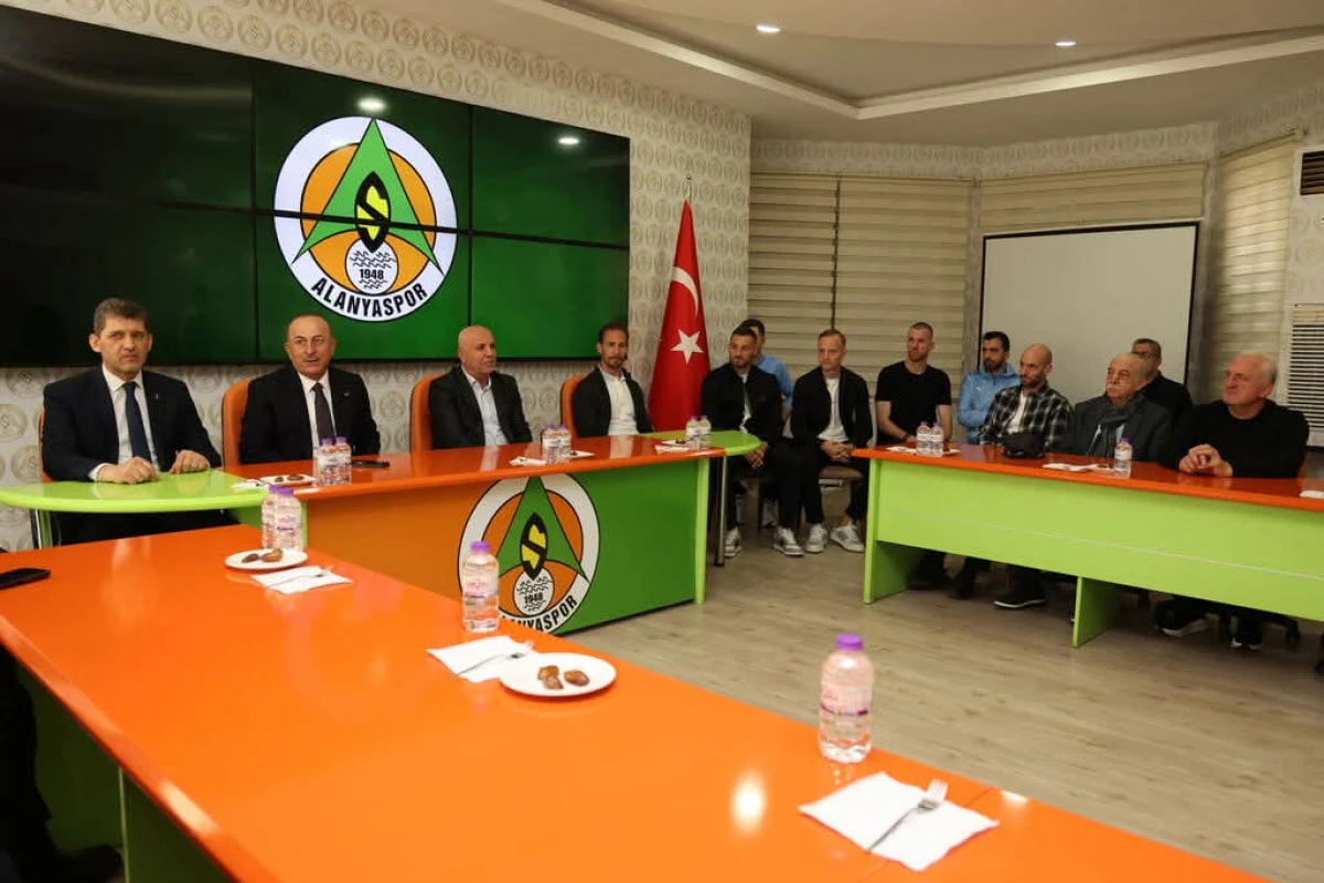 &Ccedil;avuşoğlu&rsquo;ndan Alanyaspor&rsquo;a ziyaret