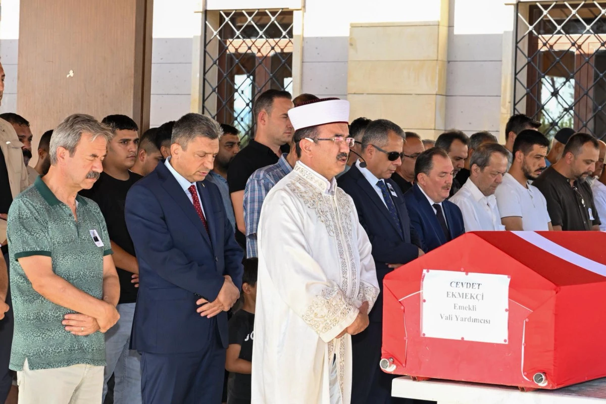 EMEKLİ VALİ YARDIMCISI CEVDET EKMEKÇİ EBEDİYETE UĞURLANDI