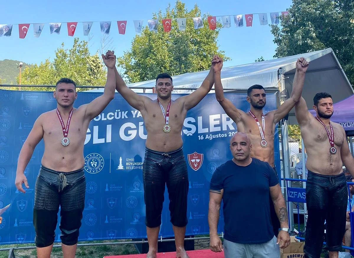 Kemer Belediye güreşçisi kürsüye çıktı