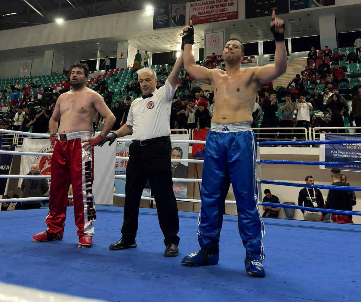 Kemer Belediye Kick Boks sporcularından 2 Bronz madalya