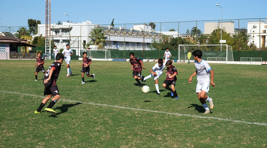 Kemer Belediye Spor fırtına gibi