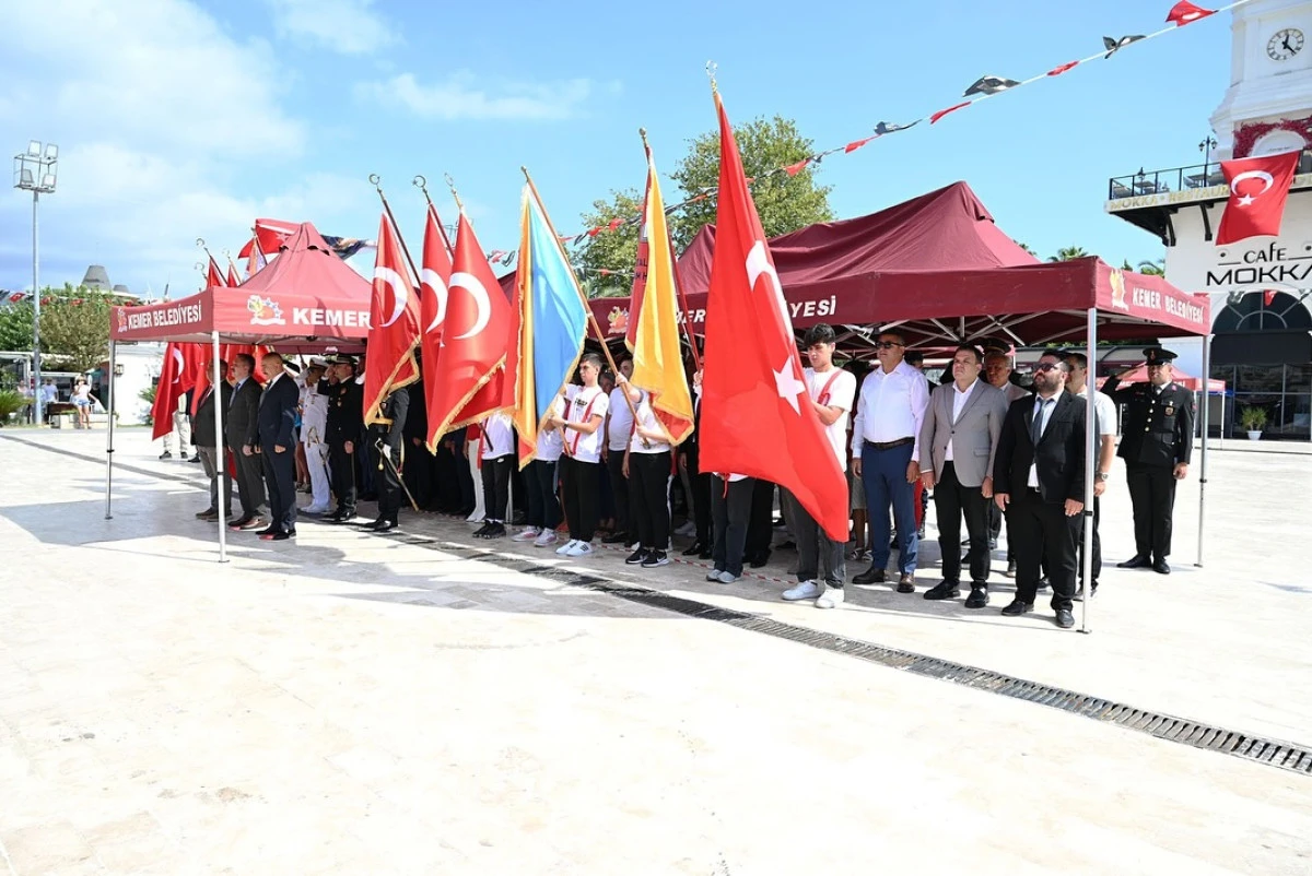 Kemer’de Zafer Bayramı töreni