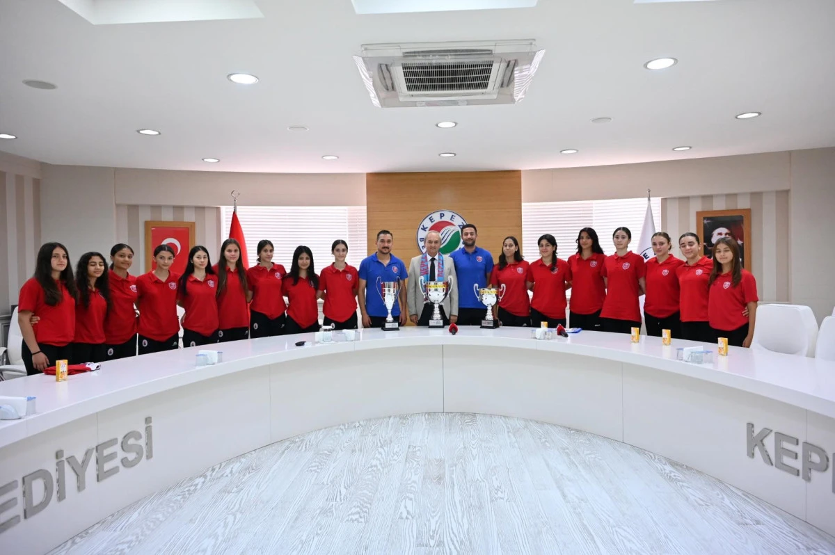 KEPEZ’DEN MİLLİ TAKIMA 13 HENTBOLCU