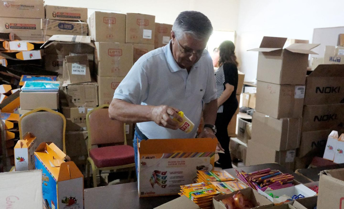 Öğrencilerin kırtasiye malzemeleri Kemer Belediyesi’nden
