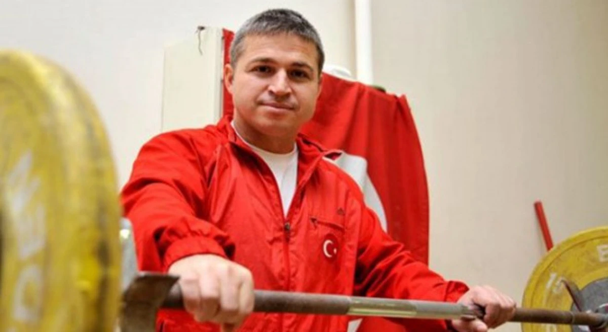 Sıradan bir spor salonu yolculuğu, T&uuml;rk spor tarihine ge&ccedil;en bir başarı hik&acirc;yesine d&ouml;n&uuml;şt&uuml;.