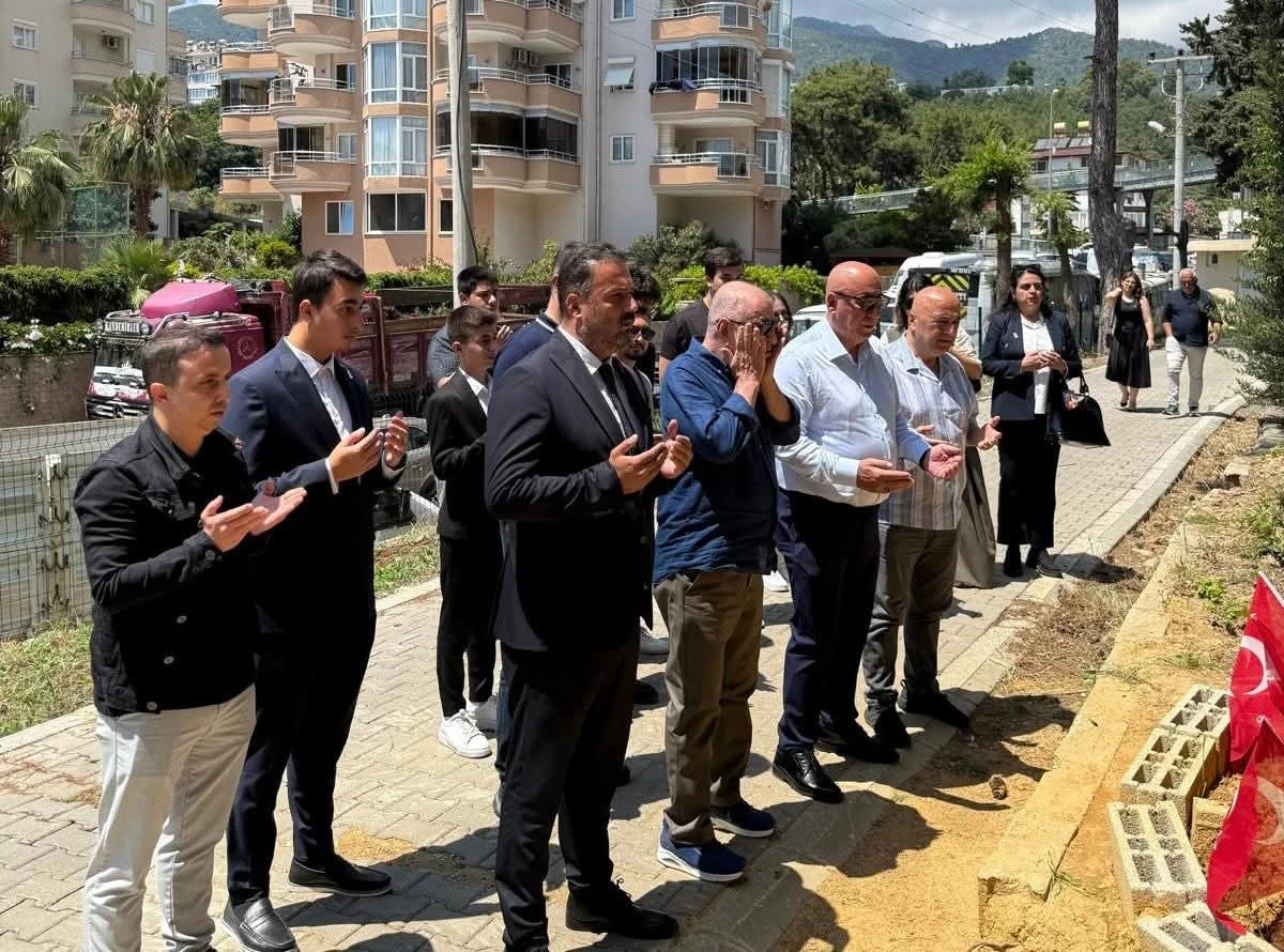 &Uuml;mit &Ouml;zdağ&rsquo;dan Arıkan Ailesine Taziye Ziyareti
