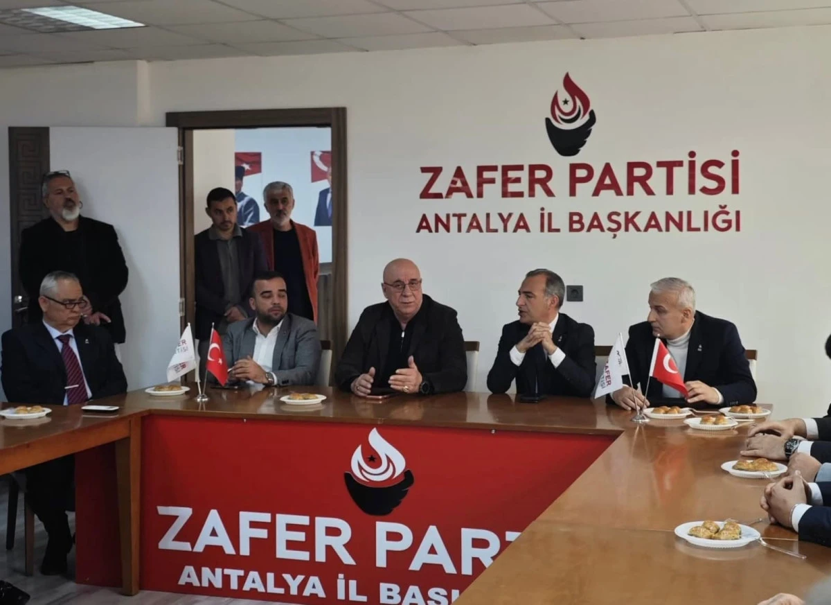 Zafer Partisi Antalya İl Başkanlığı&rsquo;nda Bayramlaşma Programına Yoğun Katılım 